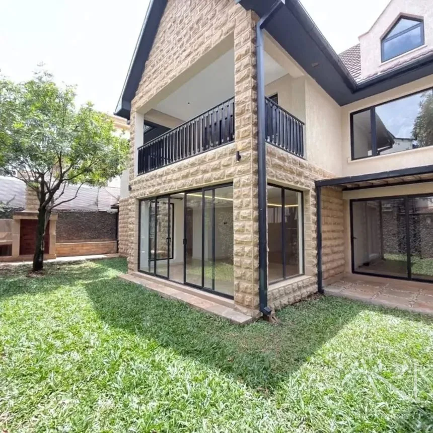 5 Bedroom Town House For Rent In Lavington – photo 1