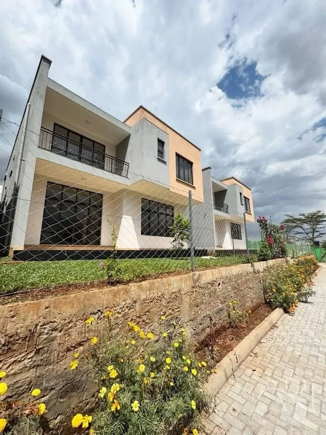 4 Bedroom Townhouse For Sale In Mlolongo, Mombasa Road – photo 1