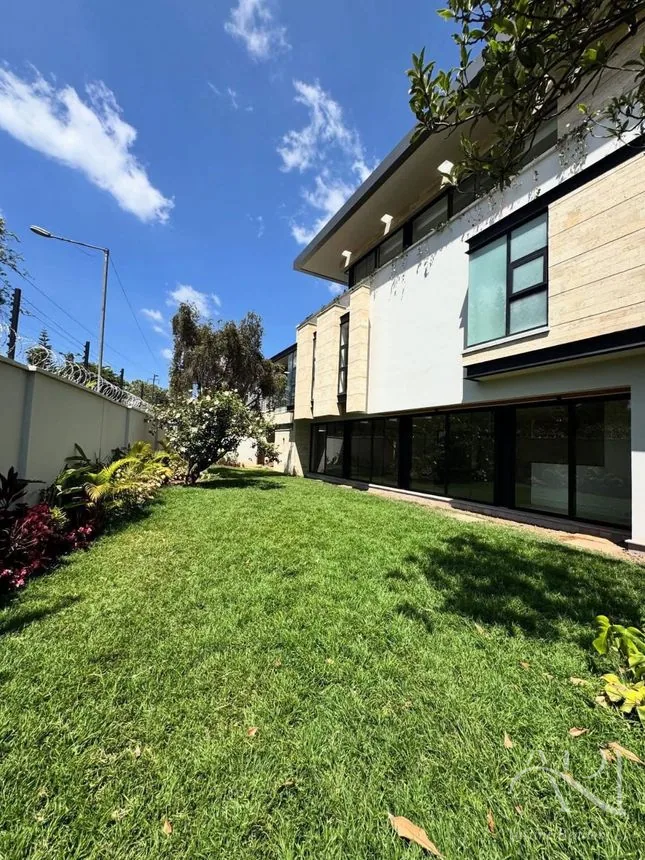 5 Bedroom Townhouse For Sale In Kyuna, Westlands – photo 1