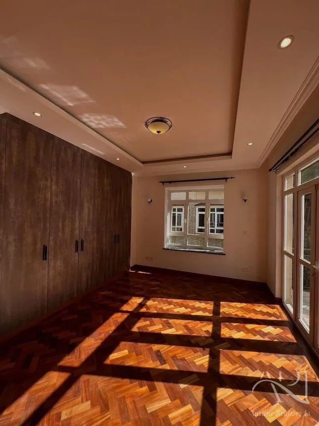 6 Bedroom Townhouse For Rent In Lavington, Chalbi Drive – photo 9