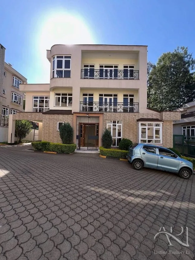 6 Bedroom Townhouse For Rent In Lavington, Chalbi Drive – photo 1